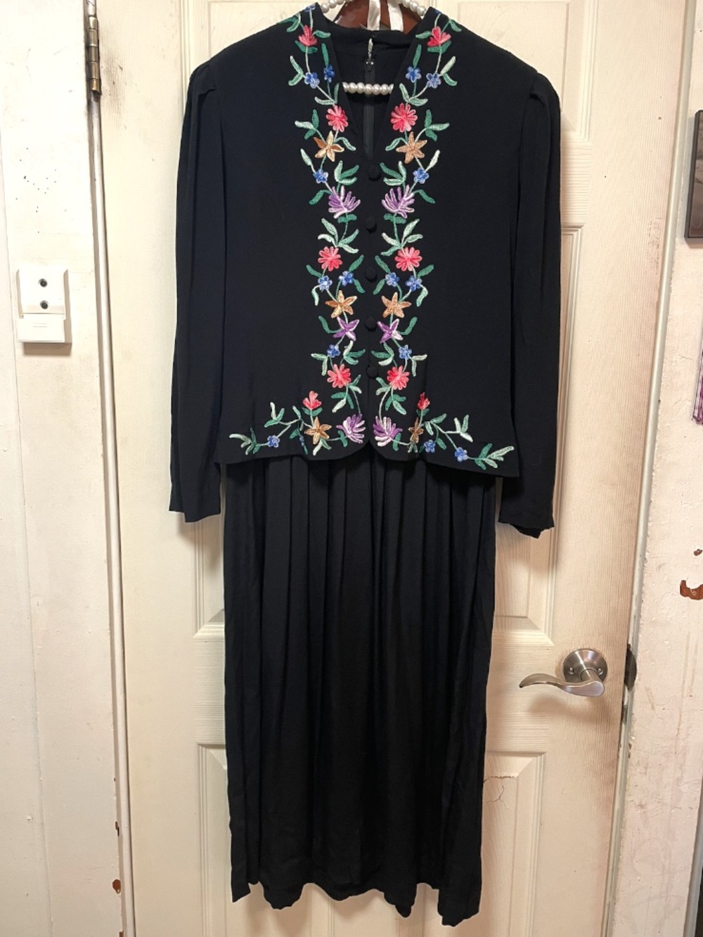 Vintage Karin Stevens Overlay Dress V Neck Woman 10 Pet Black Embroidered Floral